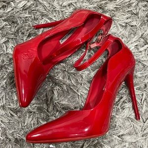 RED HEELS RED BOTTOM (not red bottoms obvs) no box. No tags.